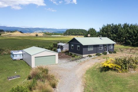 Photo of property in 75 Strathnaver Drive, Waikawa Beach, Levin, 5573