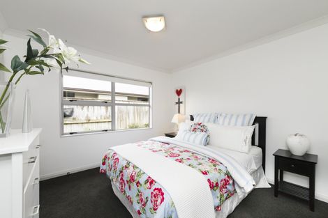 Photo of property in 6 Rodeo Drive, Kelvin Grove, Palmerston North, 4414