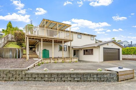 Photo of property in 52a D'oyly Drive, Stanmore Bay, Whangaparaoa, 0932