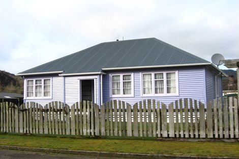 Photo of property in 17 Herald Street, Reefton, 7830