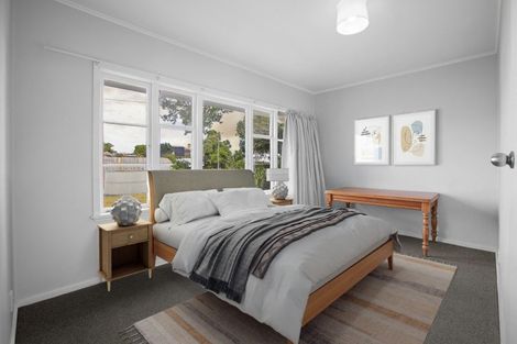 Photo of property in 2 Old Farm Road, Hamilton East, Hamilton, 3216