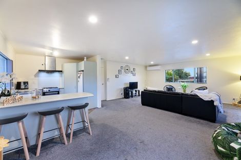 Photo of property in 2/8 Adriatic Avenue, Henderson, Auckland, 0612