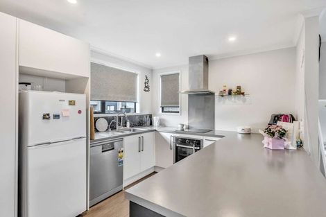 Photo of property in 27 Discovery Place, Marfell, New Plymouth, 4310