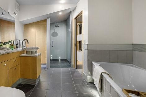 Photo of property in 257 Karaka Bay Road, Karaka Bays, Wellington, 6022