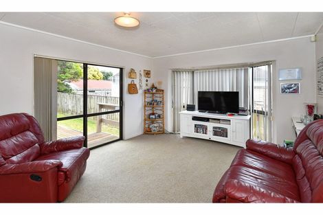 Photo of property in 1/11 Zurich Place, Weymouth, Auckland, 2103