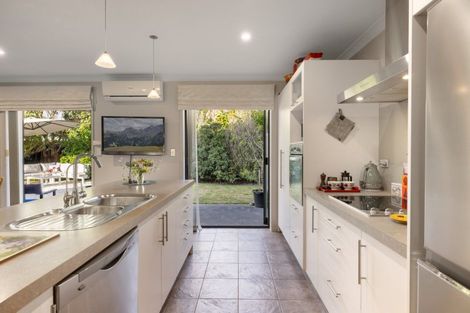 Photo of property in 5 Seabreeze Place, Papamoa Beach, Papamoa, 3118