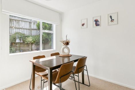 Photo of property in 21 Mexted Terrace, Tawa, Wellington, 5028