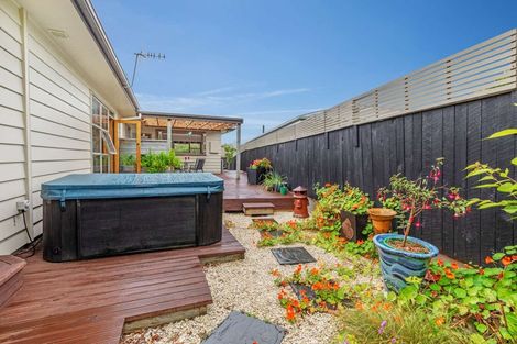 Photo of property in 38 Winston Avenue, Hokowhitu, Palmerston North, 4410