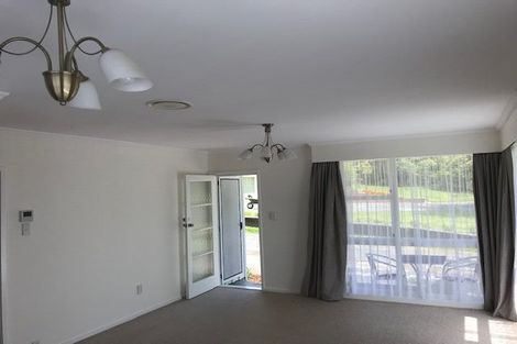 Photo of property in 17 Sunrise Boulevard, Tawa, Wellington, 5028
