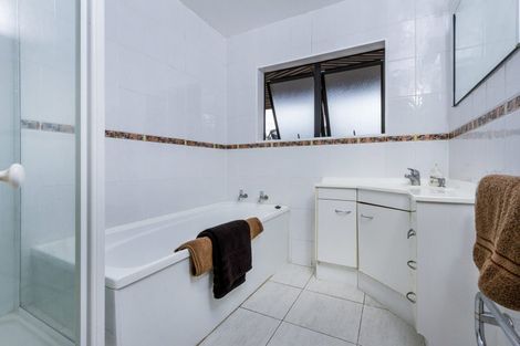 Photo of property in 850 East Coast Road, Oteha, Auckland, 0630