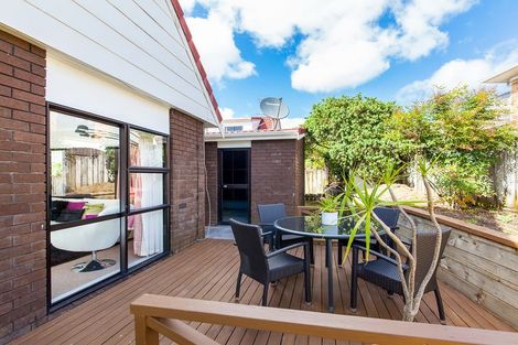 Photo of property in 77a Manhattan Heights, Glendene, Auckland, 0602