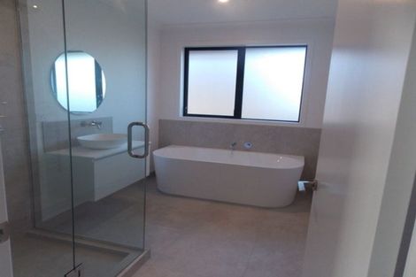 Photo of property in 18 Sardinia Grove, Fitzherbert, Palmerston North, 4410