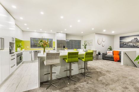 Photo of property in 36 Rhinevale Close, Henderson, Auckland, 0612