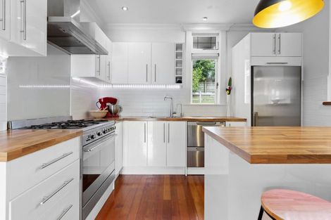 Photo of property in 84 Waitaha Road, Welcome Bay, Tauranga, 3112