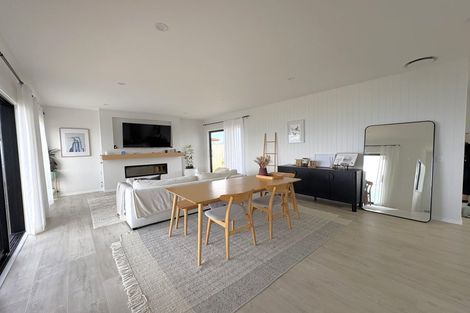 Photo of property in 37 Boeing Way, Newlands, Wellington, 6037