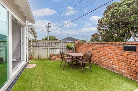 Photo of property in 56 Maupuia Road, Maupuia, Wellington, 6022