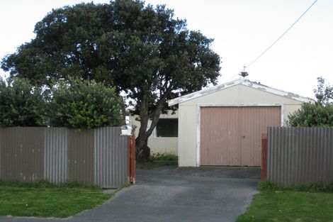 Photo of property in 135 Karaka Street, Castlecliff, Whanganui, 4501