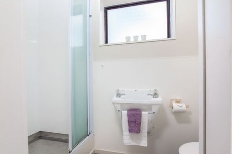 Photo of property in 77a Manhattan Heights, Glendene, Auckland, 0602