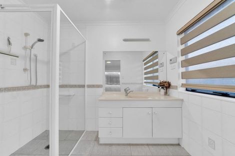 Photo of property in 21 Lothian Brae, Wattle Downs, Auckland, 2103