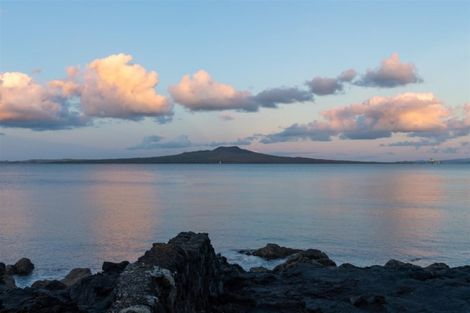 Photo of property in 2/259 Hurstmere Road, Takapuna, Auckland, 0622