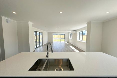 Photo of property in 91 Cynisca Crescent, Wallaceville, 5018