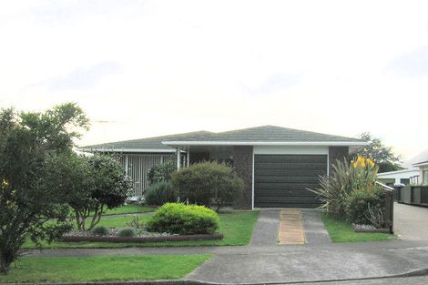 Photo of property in 11 Rewarewa Crescent, Waikanae, 5036