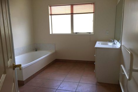 Photo of property in 2 Terry Lane, Paraparaumu Beach, Paraparaumu, 5032