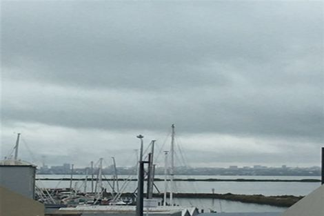 Photo of property in 11d Clearwater Cove, West Harbour, Auckland, 0618