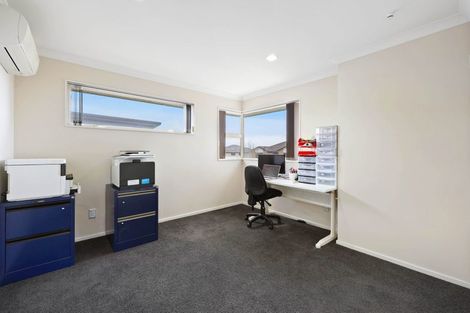 Photo of property in 111 Lake Panorama Drive, Henderson Valley, Auckland, 0612