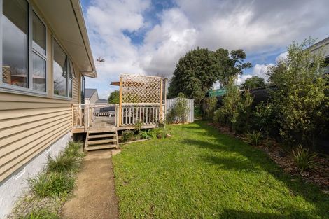 Photo of property in 32 Davidson Crescent, Tawa, Wellington, 5028