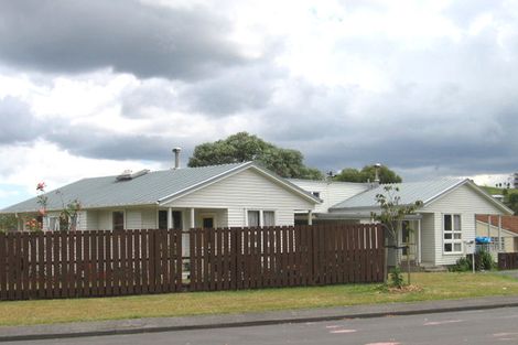 Photo of property in 40 Brougham Place, West Harbour, Auckland, 0618