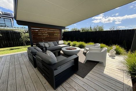 Photo of property in 16 Mutetai Road, Clarks Beach, 2122