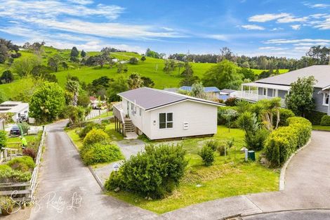 Photo of property in 15 Ash Grove, Maungaturoto, 0520