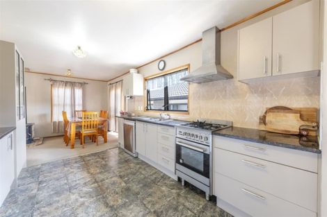 Photo of property in 33 Everglade Drive, Goodwood Heights, Auckland, 2105