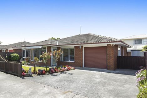 Photo of property in 2/18 Moffett Street, Islington, Christchurch, 8042