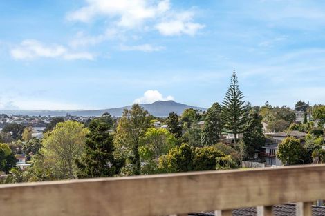 Photo of property in 1/5 Glenvale Place, Totara Vale, Auckland, 0629