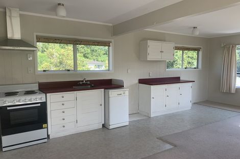 Photo of property in 1/4 Mahuta Grove, Northcote, Auckland, 0627