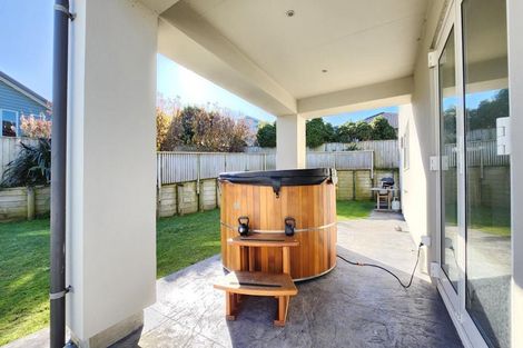 Photo of property in 66 Aotea Drive, Aotea, Porirua, 5024