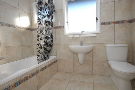 Photo of property in 16 Spinella Drive, Bayview, Auckland, 0629