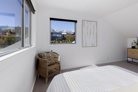 Photo of property in 5 Cedar Drive, Kelvin Heights, Queenstown, 9300