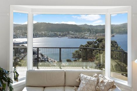 Photo of property in 53 Palliser Road, Roseneath, Wellington, 6011