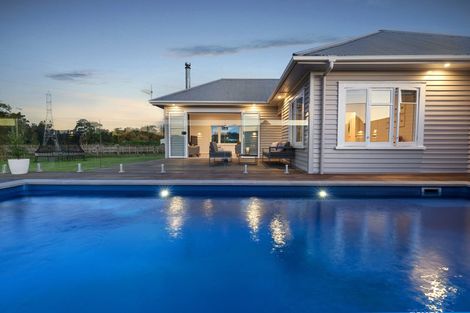 Photo of property in 13 Trotting Course Drive, Kumeu, 0891