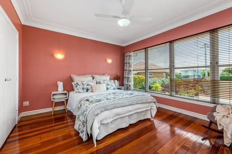 Photo of property in 10 Weona Place, Westmere, Auckland, 1022
