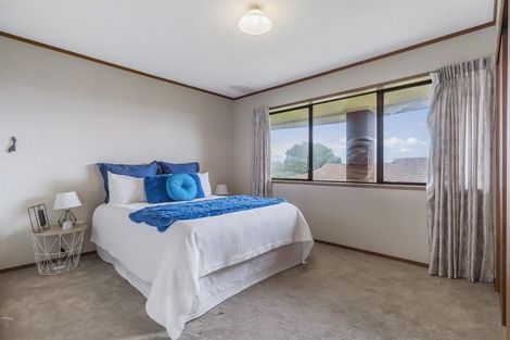 Photo of property in 75 Dalwhinnie Parade, Highland Park, Auckland, 2010