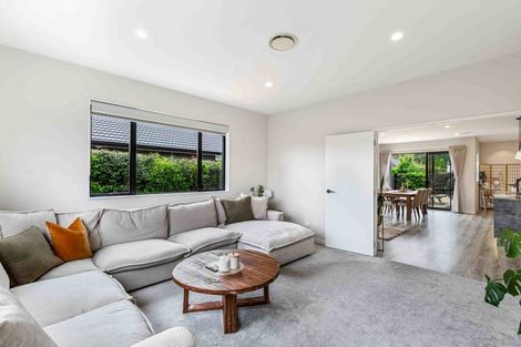 Photo of property in 16 Sir Lincoln Drive, Kumeu, 0810