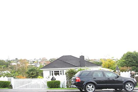 Photo of property in 1/38 Uxbridge Road, Mellons Bay, Auckland, 2014
