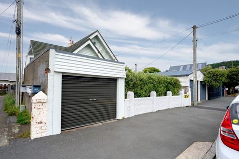 Photo of property in 40 Apu Crescent, Lyall Bay, Wellington, 6022