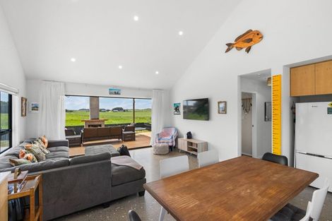 Photo of property in 7 Sand Dune Grove, Waikawa Beach, Manakau, 5573