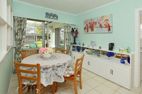 Photo of property in 137 Flanshaw Road, Te Atatu South, Auckland, 0610