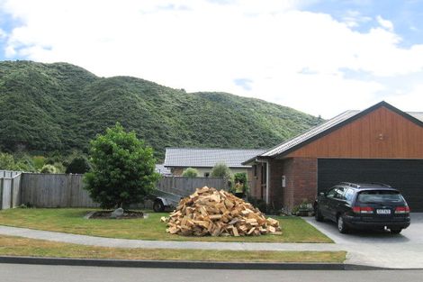 Photo of property in 32 Galveston Grove, Totara Park, Upper Hutt, 5018